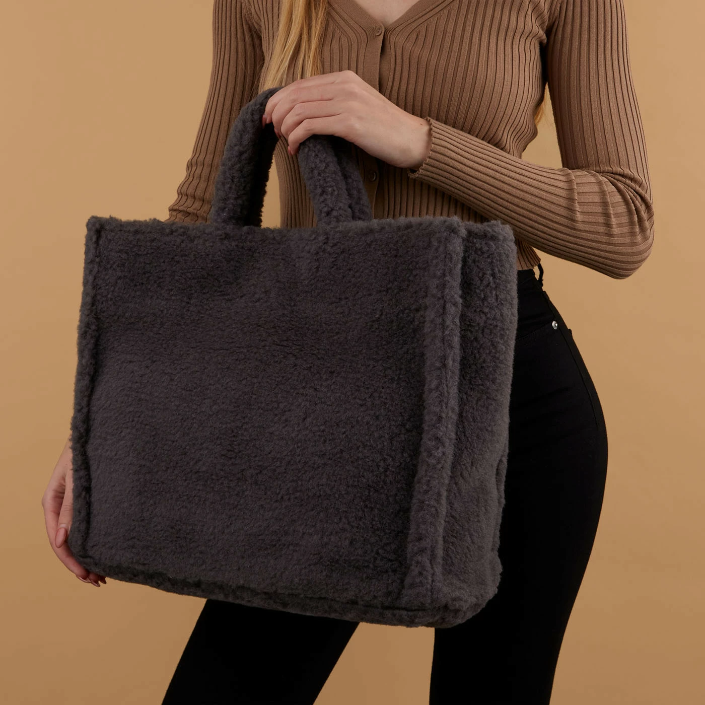 Coccinelle Grey Leather Handbag IQ9180101Y20TU 4 Coccinelle Grey Leather Handbag IQ9180101Y20TU - Image 2