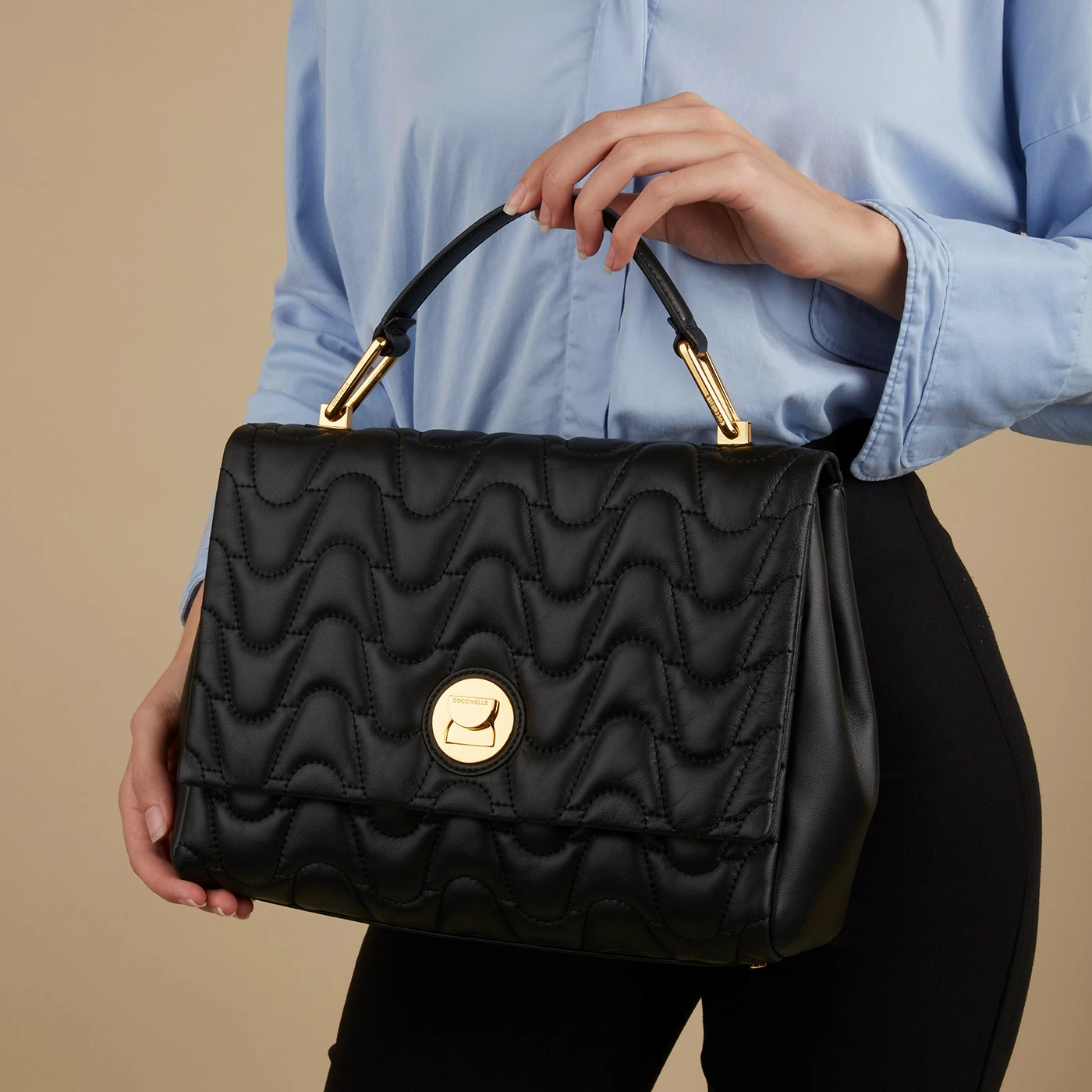 Coccinelle Liya Black Leather Handbag E1MM6180101001 5 Coccinelle Liya Black Leather Handbag E1MM6180101001 - Image 3