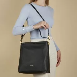 Coccinelle Liya Zwarte Leren Schoudertas E1MD0130201001 9 Coccinelle Liya Zwarte Leren Schoudertas E1MD0130201001 -Cheap Coccinelle Store 8059978465443 02 1