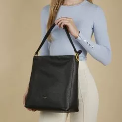 Coccinelle Liya Zwarte Leren Schoudertas E1MD0130201001 8 Coccinelle Liya Zwarte Leren Schoudertas E1MD0130201001 -Cheap Coccinelle Store 8059978465443 02