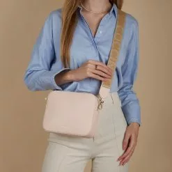 Coccinelle Tebe Roze Leren Crossbody Tas E5MN555M301P43 9 Coccinelle Tebe Roze Leren Crossbody Tas E5MN555M301P43 -Cheap Coccinelle Store 8059978521880 02 1